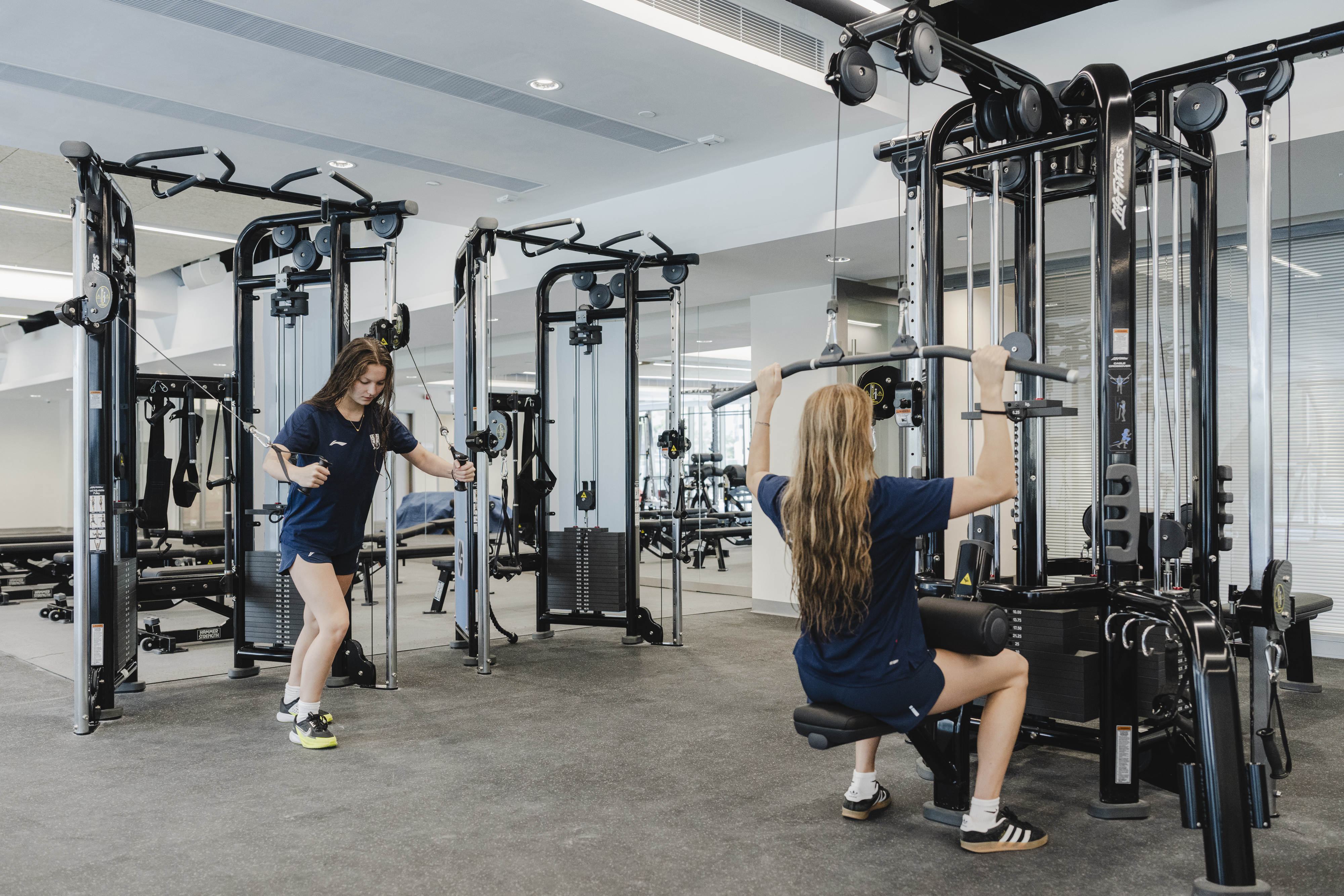 Ming Pao: HKIS綜合體育中心落成 社區攜手合辦體育活動 校董會：有利國際人才來港發展