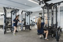 Ming Pao: HKIS綜合體育中心落成 社區攜手合辦體育活動 校董會：有利國際人才來港發展